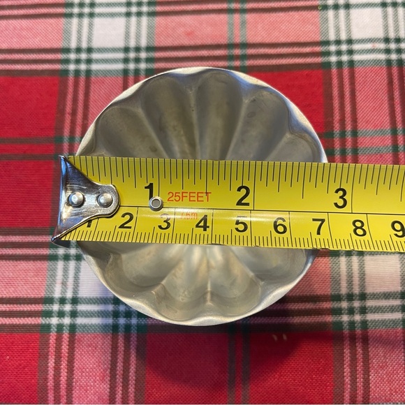 Vtg Aluminum Mini Cake Jello Molds 14 Pcs Swirl-8 Fluted-6 Bundt Tart Bakeware - Picture 4 of 8